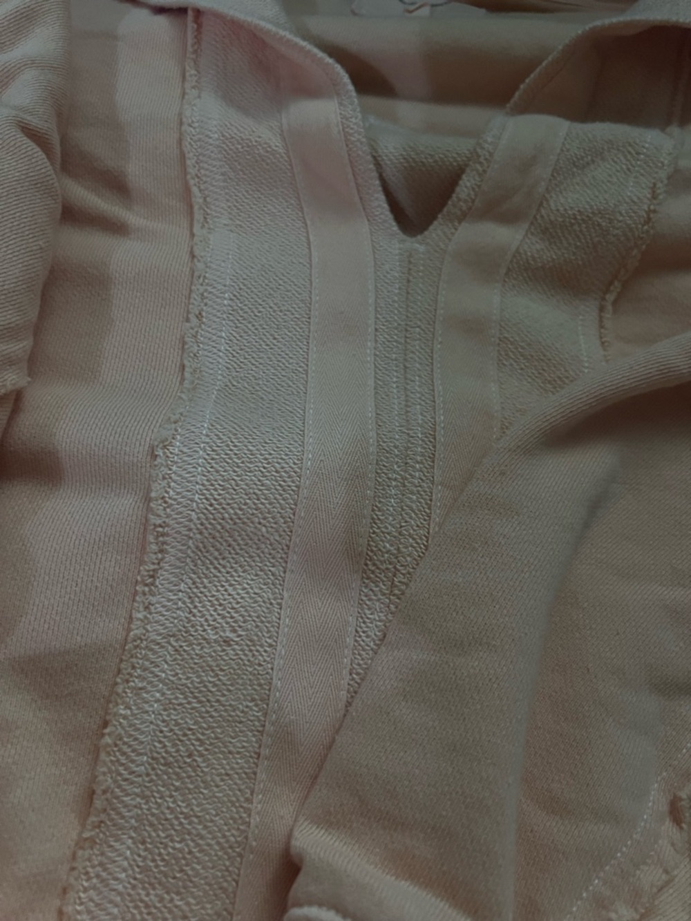 aerie soft peach sweatshirt. New without tags.    
26 length 28 wide.